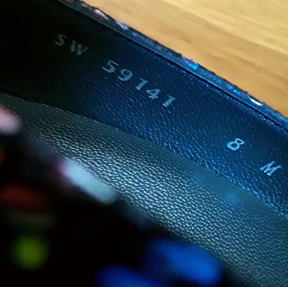 Like New! Stuart Weitzman Heels - Picture 8 of 8